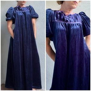 Vintage Tom Bezduda Barad Co  Luxurious Velvet Navy Robe Peplum Sleeve Robe Sz M